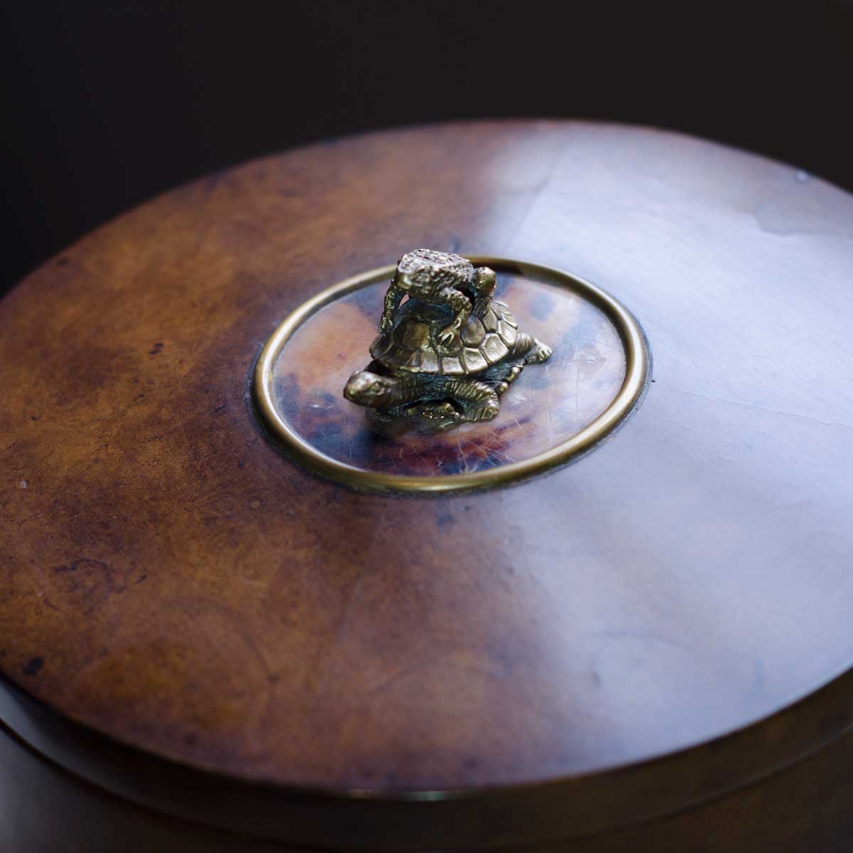 A Pollard Burl Circular Box | Elegant Luxury Exclusive Designer Accessories