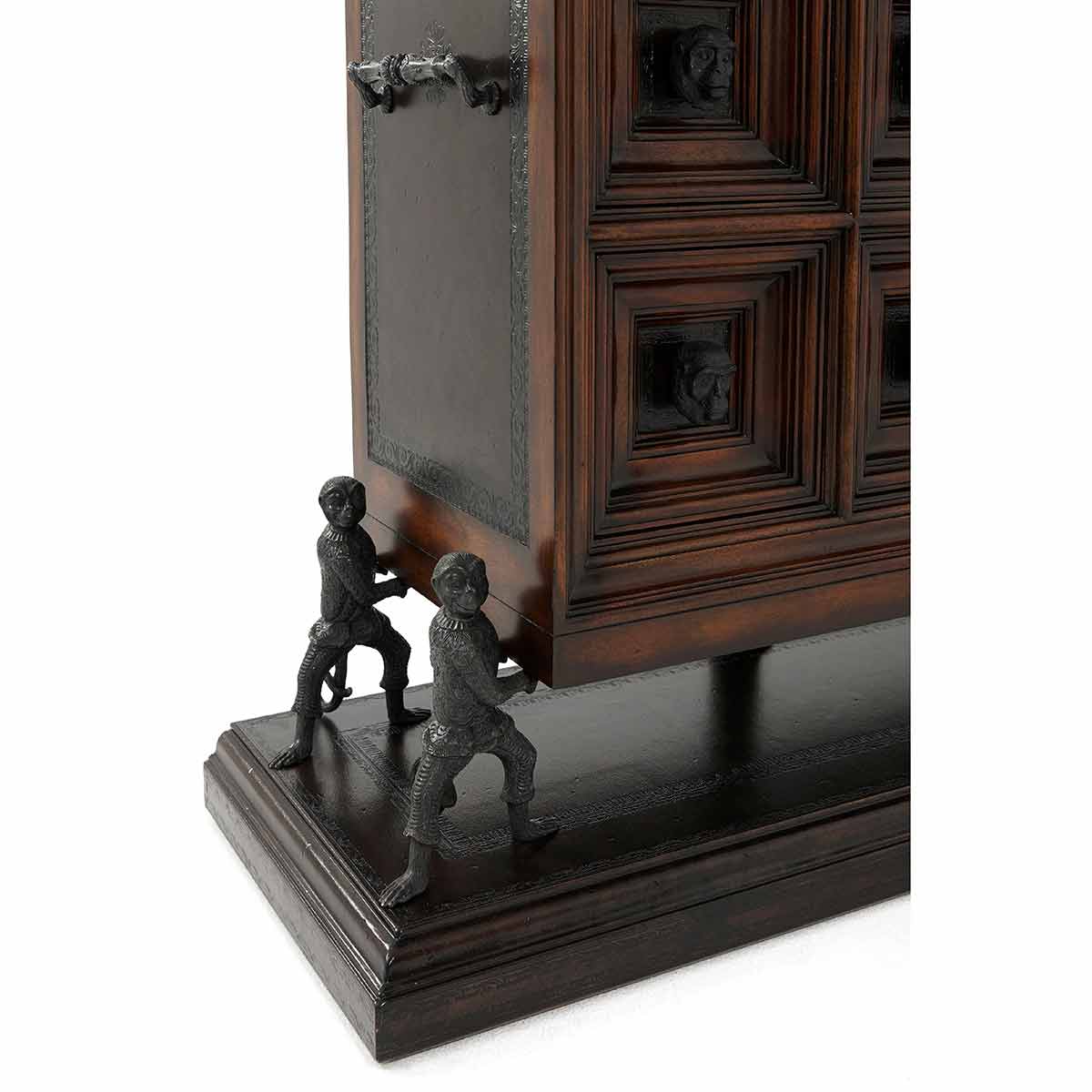 The Humorous Chest - Image 3